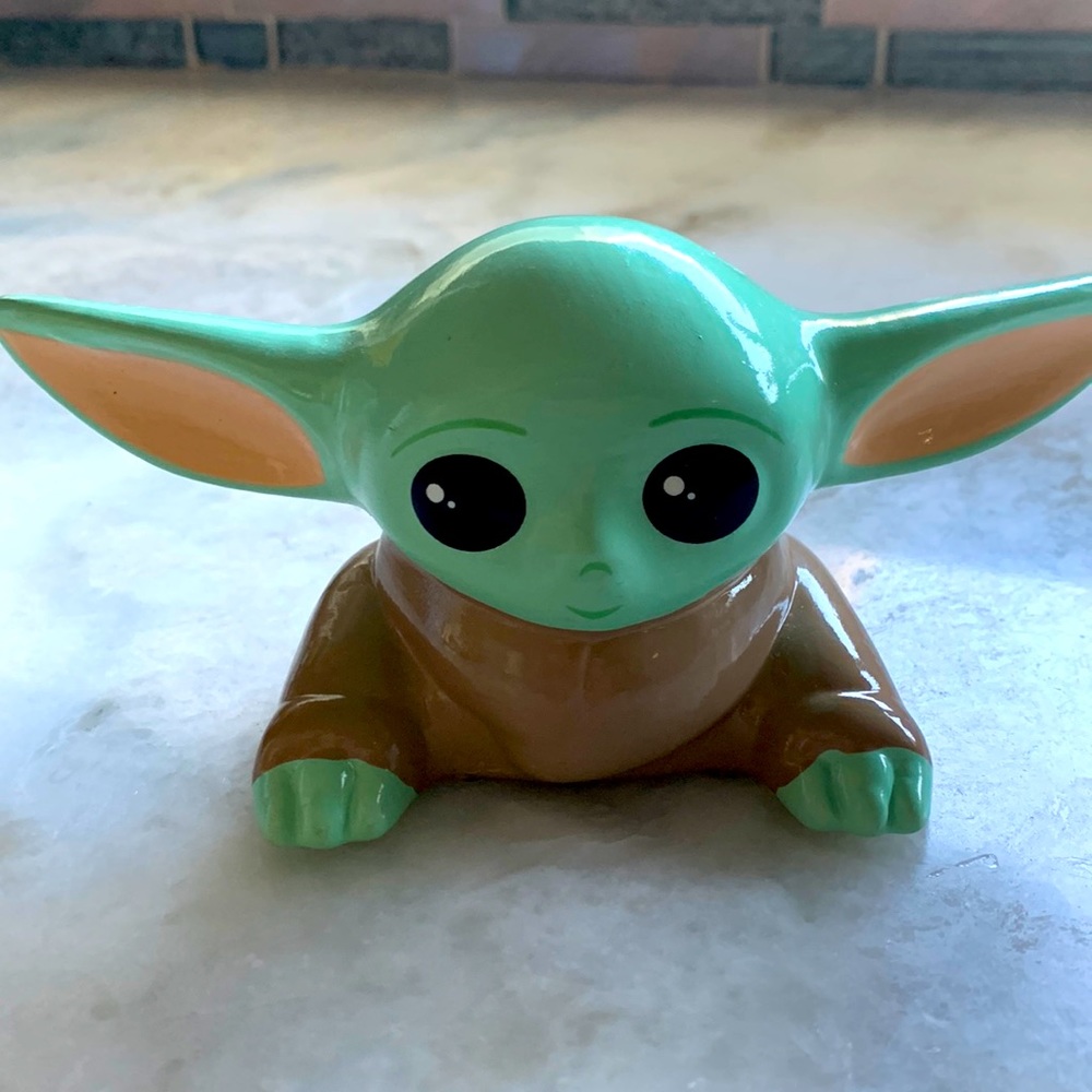 Baby yoda item
